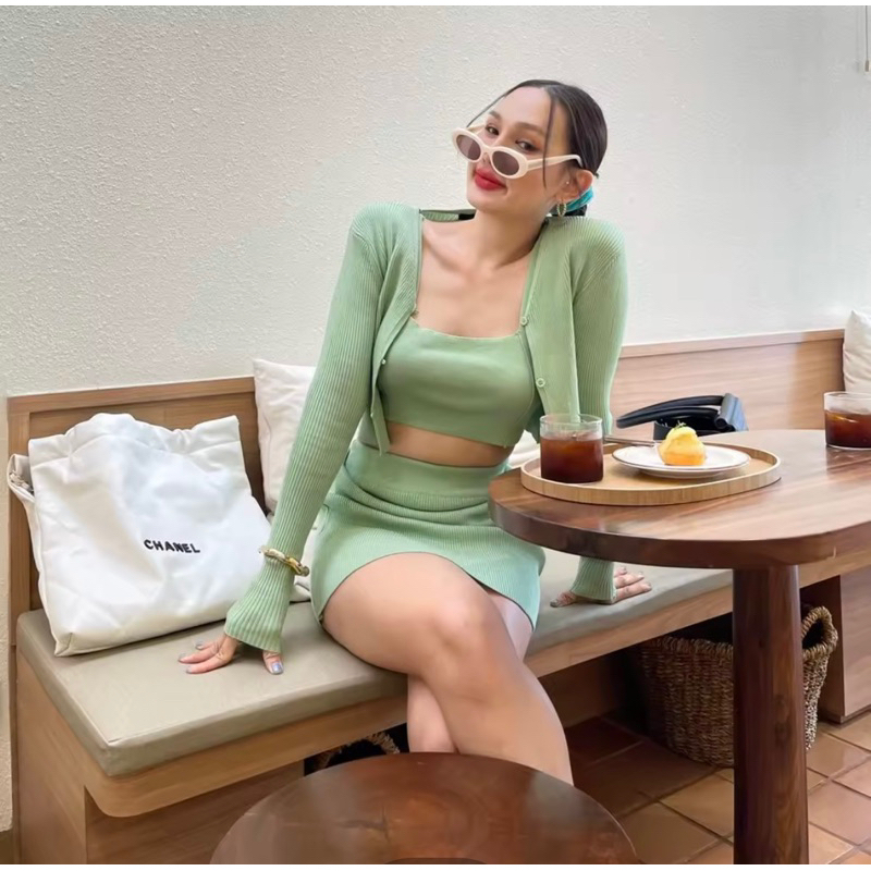 loonnystore ส่งต่อ ชุด set 3 ชิ้น 📍กระโปรง+ครอปสายเดี่ยว+cardigan รุ่น Jasmine Set