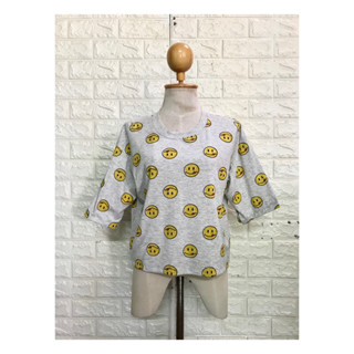เสื้อครอป แขนสั้น คอกลม ลายยิ้ม ผ้าคอตตอน