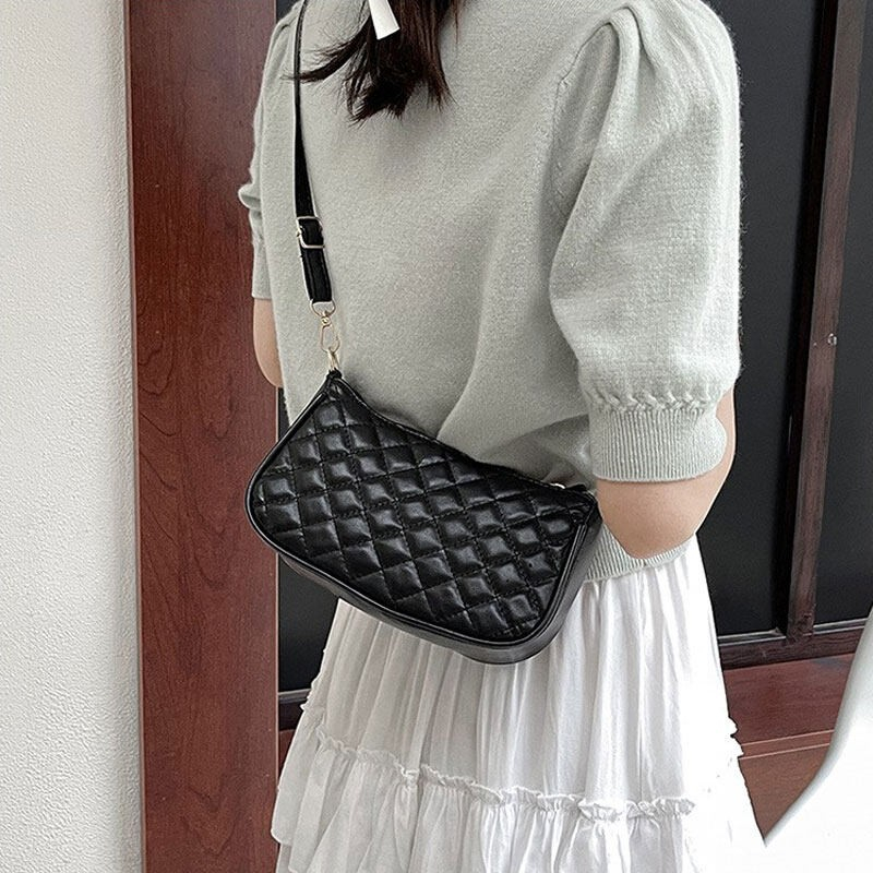 กระเป๋าผู้หญิง  รุ่น fashion crossbody bag black/white convincing6