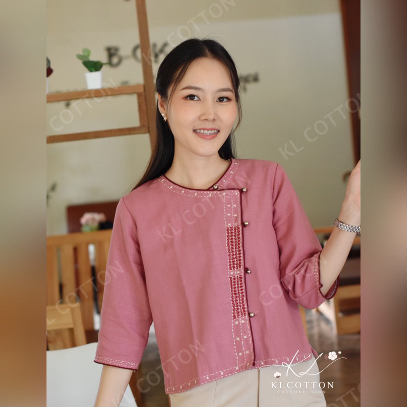 เสื้อผ้าฝ้ายคอกลมแขนสามส่วนกุ๊นขอบ แต่งกระดิ่งเงิน