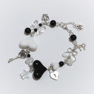 Bracelet กำไลข้อมือ สร้อยข้อมือ B&amp;W Heart Bracelet | Chanis Store