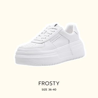 รองเท้าสนีคเกอร์ ผ้าใบสีขาวล้วน เสริมส้นปานกลาง 4.5 CM. แบบผูกเชือก รุ่น Frosty