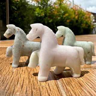 ม้าหยก หยกพม่า สัญลักษณ์ ความว่องไว รวดเร็ว แข็งแรง การเลื่อ…