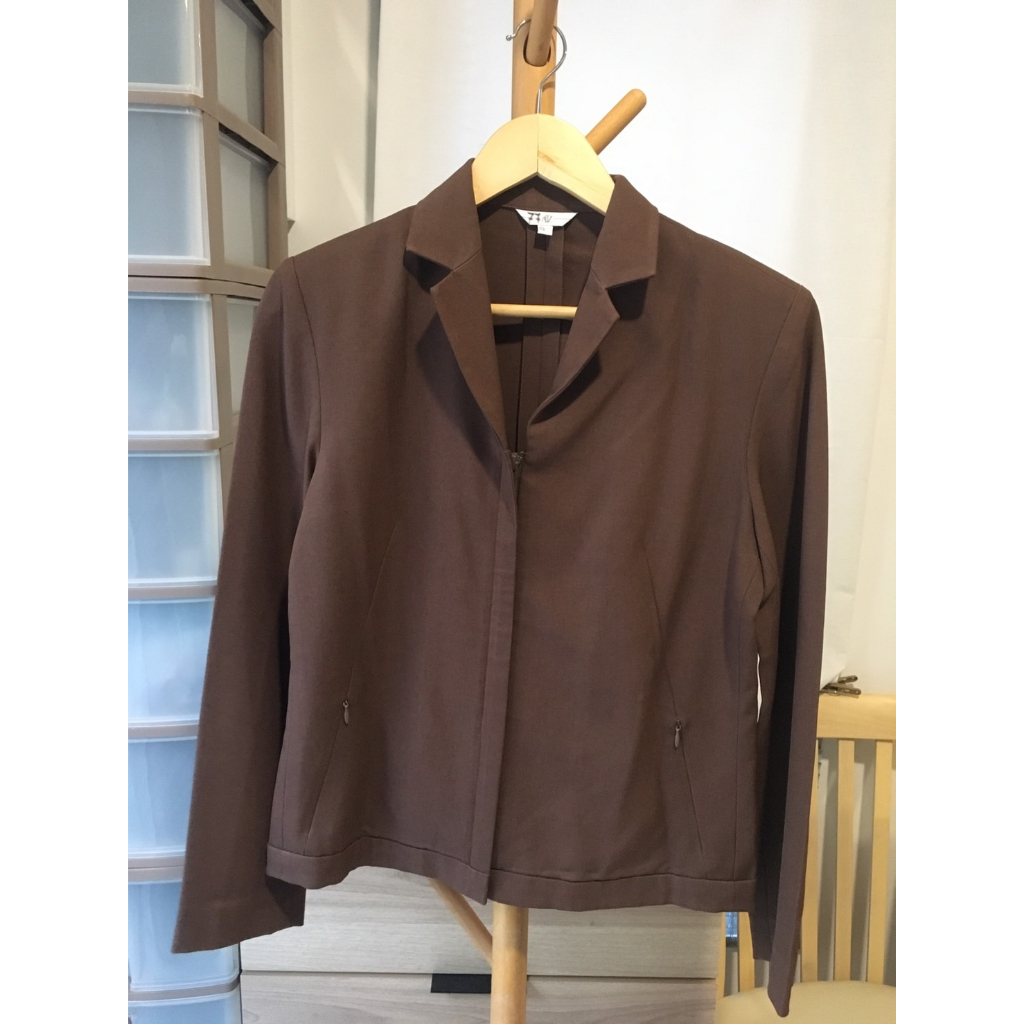 (มือสอง) ชุดเสื้อสูท + กางเกง สีน้ำตาล แบรนด์ AIIZ