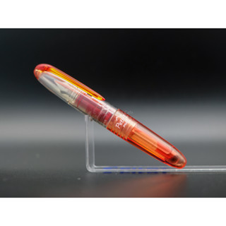 Pilot Petit 1 [ Red ] F Nib Fountain Pen ปากกาหมึกซึมไพลอต Petit 1 หัว F *หมึกหลอดได้ถูกเสียบกับตัวปากกาไปแล้ว*