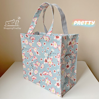 กระเป๋าเคลือบกันน้ำลายน่ารัก Size M รุ่น Pretty กระเป๋าถือกันน้ำทรงสี่เหลี่ยม มีช่องใส่ของด้านข้าง