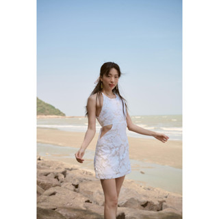 XOTHELABEL-  FLORAL CUT OUT MINI DRESS เดรสลายดอกมีดีเทลเว้าเอว หวานซ่อนเปรี้ยว