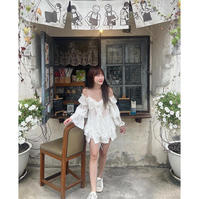 Sabina pant - white ✨🌷🍰 กางเกงเอวสูงขาสั้นแหวกกน้าขามีซับในทั้งตัว SBN-PANT