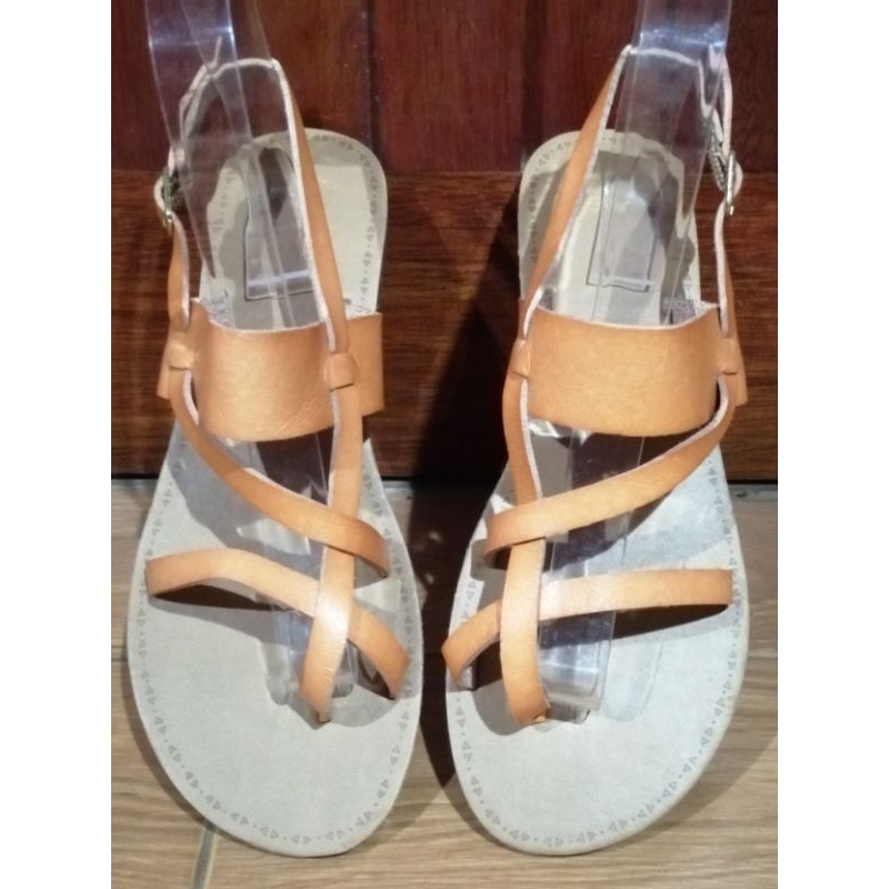 รองเท้าแตะรัดส้น Gap มือสอง size36