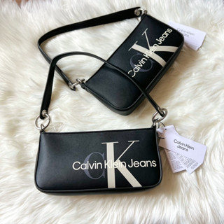 🍀🍀Calvin Klein Sculpted Monogram Shoulder Bag🍀🍀