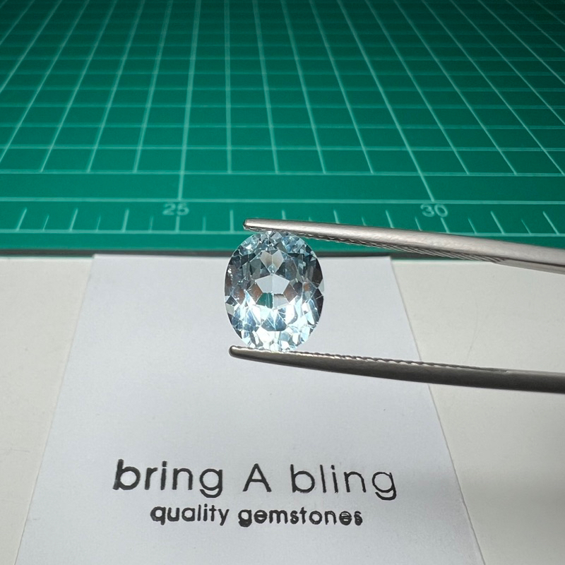 บลูโทแพส (sky blue topaz) 10x8 มม. สีฟ้าสดใส เหลี่ยมสวยไฟเต็ม ค่อนข้างสะอาด