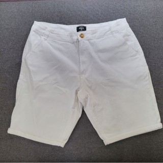 (new) Exact shorts กางเกงขาสั้น ปลายขาพับเล็กๆ ผ้าชิโน สีขาวครีม ไม่เคยใส่เลย สภาพดีมาก ทรงสวยมาก ผู้ดีสุด