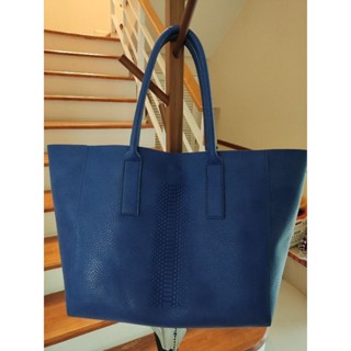 กระเป๋าทรง shopping tote estee ใบใหญ่สี midnight blue หนังแคนวาส หนังแข็งแรง ใส่ของจุใจเลยคะ