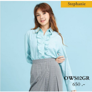 STEPHANIE เสื้อเชิ้ตแขนยาวสีเขียวลายทางขาว ข้างหน้ามีระบาย (OWS02GR)