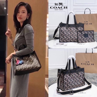 Coach FIELD TOTE 30 WITH HORSE AND CARRIAGE PRINT