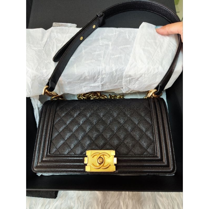 Used  Chanel boy 10" carvier holo27