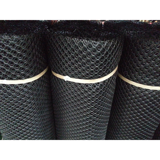 ตาข่าย PVC ตาข่ายพลาสติก มีขนาดตา 1 mm.-30 mm. มีสีดำและสีเขียว แบ่งขาย 10 เมตรขึ้นไป