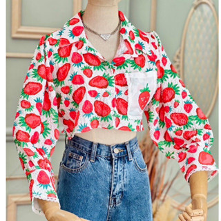 เสื้อเชิ้ตคอปกแขนยาวทรงครอป🍉🌼🍓🌷ปักลายที่กระเป๋า ลายมาใหม่สวยมากลงตัวสุดๆ เนื้อผ้าดีมากๆดีเทลเกร๋เป๊ะ ปัง