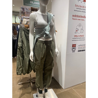 New Uniqlo easy cargo pantสีเขียวตามรูป