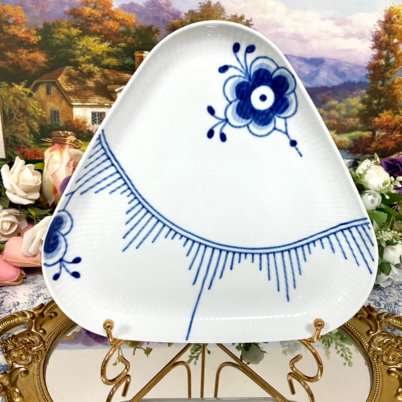 Royal Copenhagen Blue Mega Triangle Plate จานสามเหลี่ยม 9.5 นิ้ว