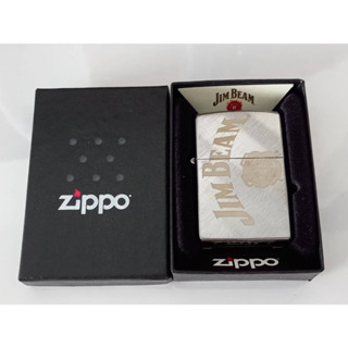 Zippo 49324 Jim beam diagonal weave laser engrave. สีเงิน ผิวโครเมี่ยมขัดตะไบ  ลายแบบเลเซอร์   ของใหม่ไม่ผ่านการใช้งาน