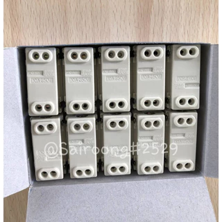 Nature [ N P ] ปลั๊กฝัง รุ่นเก่า สีครีม 10A/250V (ยกกล่อง 10 ตัว)