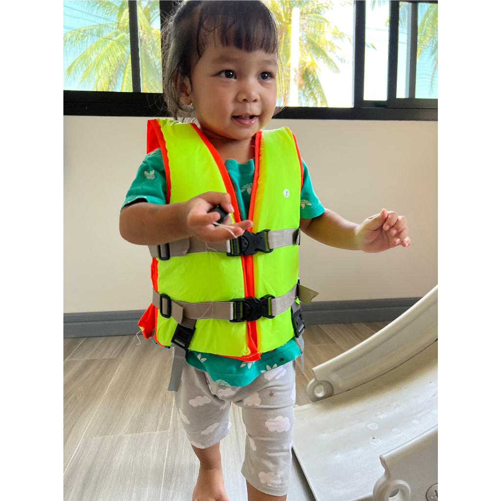 เสื้อชูชีพเด็ก และ ผู้ใหญ่ (สำหรับน้ำหนักตั้งแต่ 4 ถึง 90 กิโลกรัม)