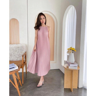 เดรสผ้าอัดพลีท เดรสพลีท Lily Sweet Pleated DRESS 690฿ 🍃💕💫