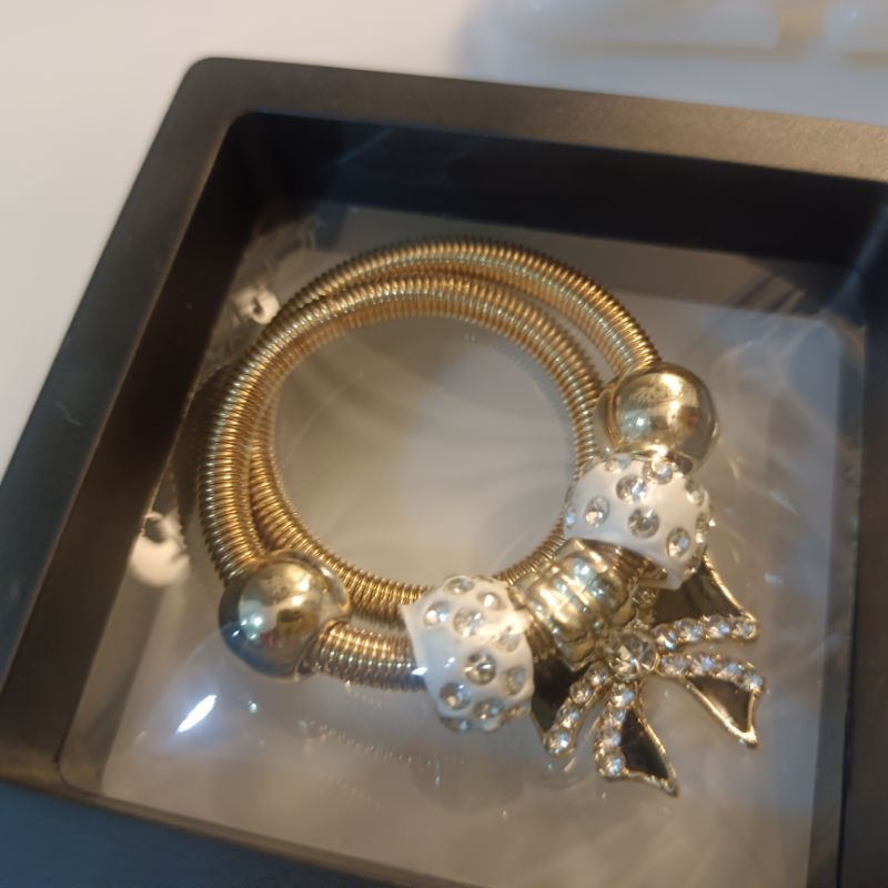 กำไลข้อมือ pandora ลายโบ