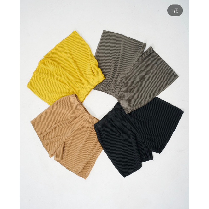 pleated shorts/pants