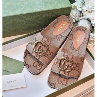 แบบเข้าใหม่ พร้อมส่งรองเท้าแตะGucc! ผ้าลายอะไหล่ใหญ่สวยมากคะ พื้นปั้มแบรนด์      FF-165