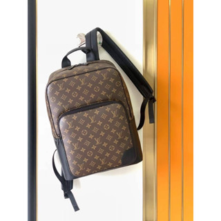 กระเป๋า LOUIS VUITTON BACKPACK  งาน Vip💛         เป็นรุ่นสวยมาก งานสวยมาก ทำจากหนังเเท้ทั้งใบ