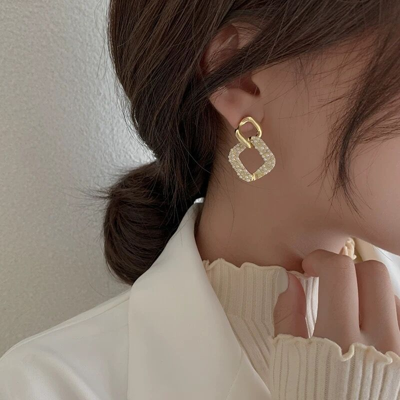 [พร้อมส่งจากไทย] ต่างหูสตั๊ดมุกโลหะวินเทจ ต่างหูแฟชั่นผู้หญิง ต่างหูเข็มเงิน 925 รักต่างหู อุปกรณ์เสริมที่เรียบง่าย