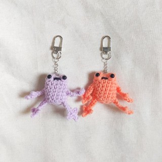 🐸 baby leggy frog keychain พวงกุญแจ ที่ห้อยกระเป๋า น้องกบขายาว แฮนด์เมด พวงกุญแจถัก พวงกุญแจไหมพรม ตุ๊กตาถัก