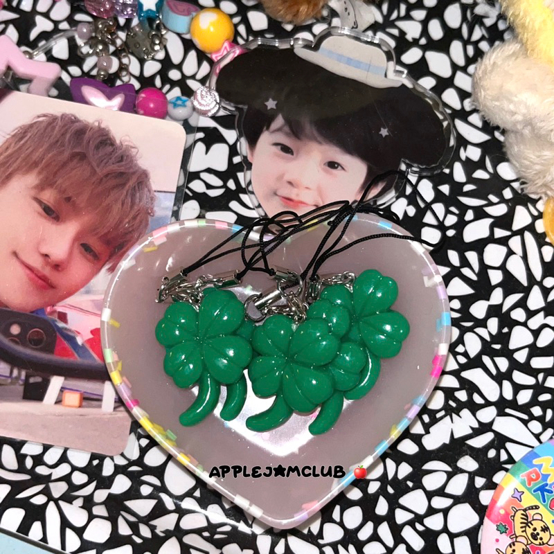 [พร้อมส่ง] พวงกุญแจ ใบโคลเวอร์ | clovers keyring