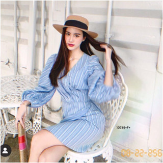 CS10749 เดรสริ้วคอวีไขว้แขนพองกระโปรงป้าย #เนย Striped dress, V-neck cross, blistered sleeves, labeled skirt #Butter