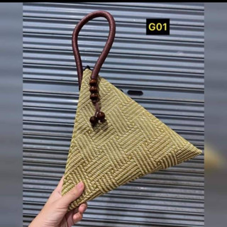 กระเป๋าทรงพิรามิด สีเขียว G