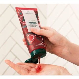 พร้อมส่ง THE BODY SHOP🍓 STRAWBERRY🍓 SHOWER SCRUB 200ML