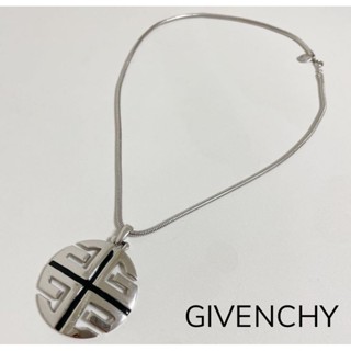 สร้อยคอGivenchy 🎉มือสอง ของแท้ 💯%
สร้อยความยาว 18.5นิ้ว
ขนาดจี้ 4cm
Sale 3900