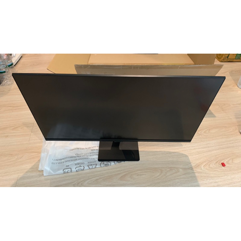 USED Samsung Smart Monitor M7 32” 4K with remote control