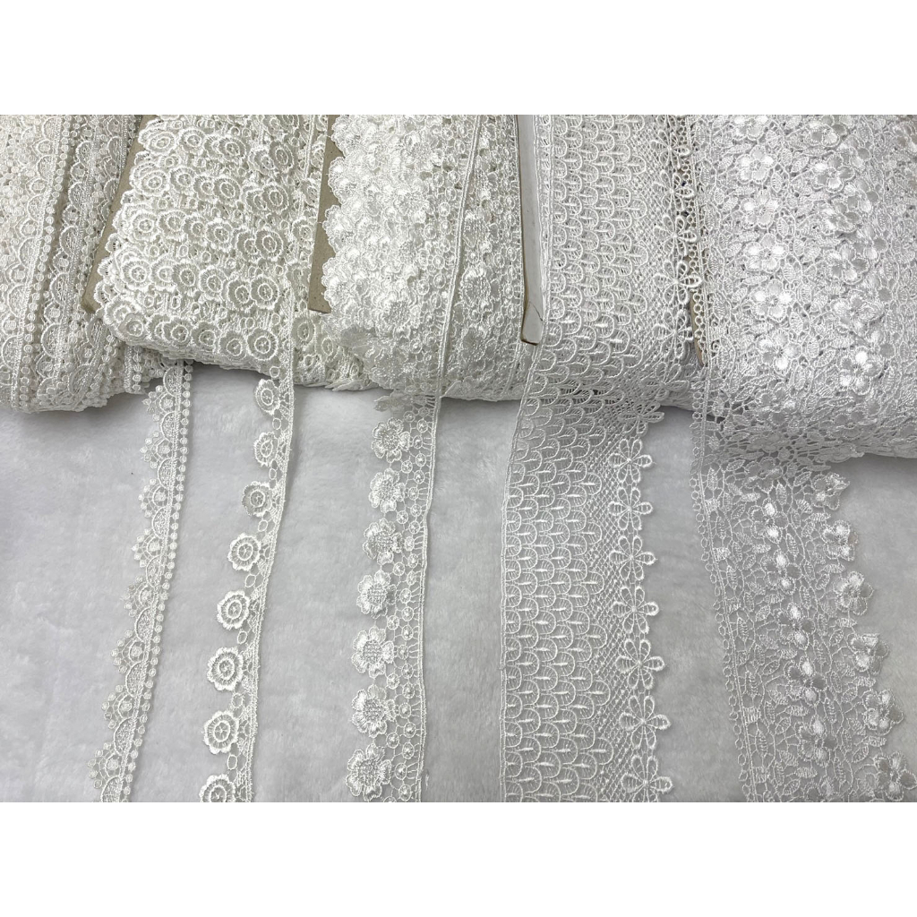 ลูกไม้ ลูกไม้ระบาย ลูกไม้แต่งเสื้อ ลายดอก สีขาว หน่วยขายเป็นเมตร