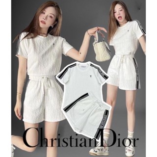 Set เสื้อ+กางเกง  CHRISTIAN DIOR  3D  Colletion2023 เสื้อ CHRISTIAN DIOR  ลายนูน DIOR  แต่งแถบDIOR สีน้ำเงิน ปักLOGOผึ้ง