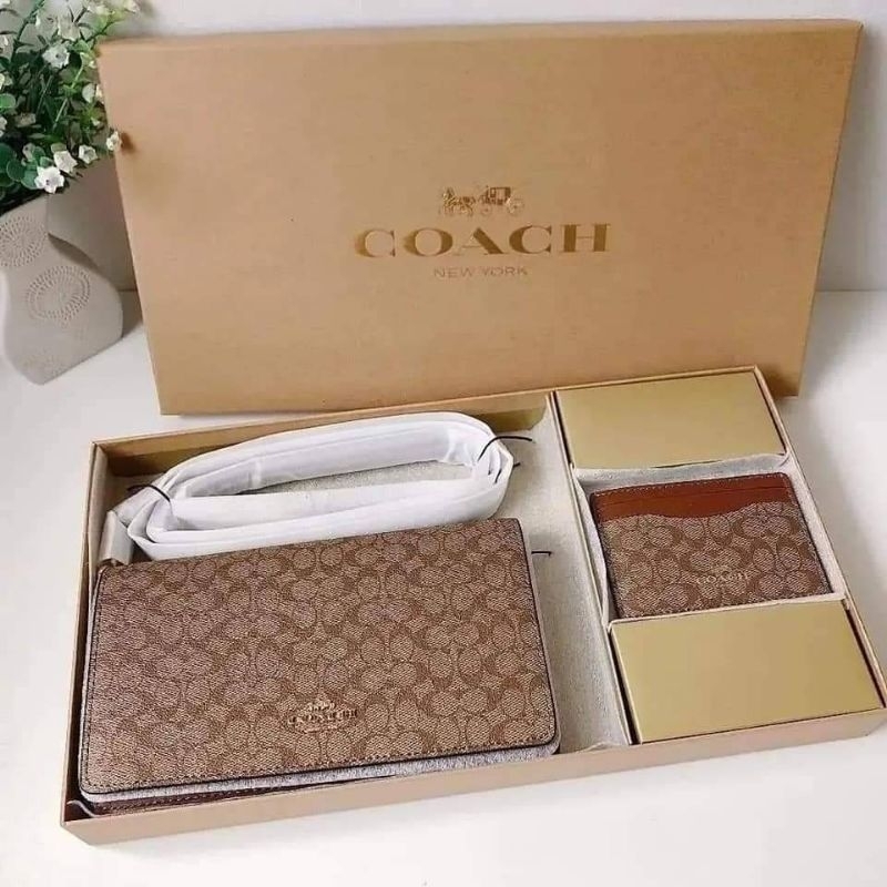 ★ New ของแท้ 100% กระเป๋าสะพายข้าง Coach มาพร้อมกระเป๋าใส่บัตร