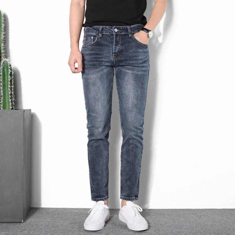 KINS กางเกงยีนส์ทรงเดฟ ไม่ขาด ผ้ายืด สีเข้ม (รหัส : H001)