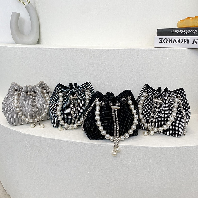 👜พร้อมส่ง👜 กระเป๋าสะพายข้าง กระเป๋า Rhinestone Chain Strip เต็ม Rhinestone Bucket Bag แนวโน้มแฟชั่นเฉพาะกลุ่ม