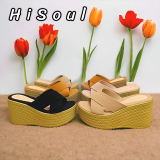 [รับCode12%⚡เพียงกดติดตามร้าน❤️] HiSoul ส้นตึกสูง3.5นิ้ว หน้าไขว้ ทรงสวม หนังนูบัคนิ่ม QS [A-5914-46/57]