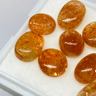 หินซันสโตน (Sunstone) เป็นหินแห่งดวงอาทิตย์สุกสว่างสดใสเจิดจ้า หลังเบี้ย ผ่านการเจียระไน พร้อมใช้งาน