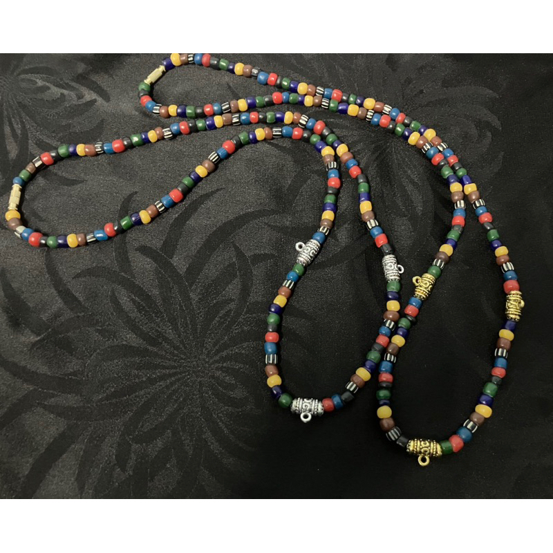 สร้อยคอลูกปัดหินโบราณหลากสีหินทาราวดียาว26”ห้อยพระได้องค์สีเงินและสีทอง