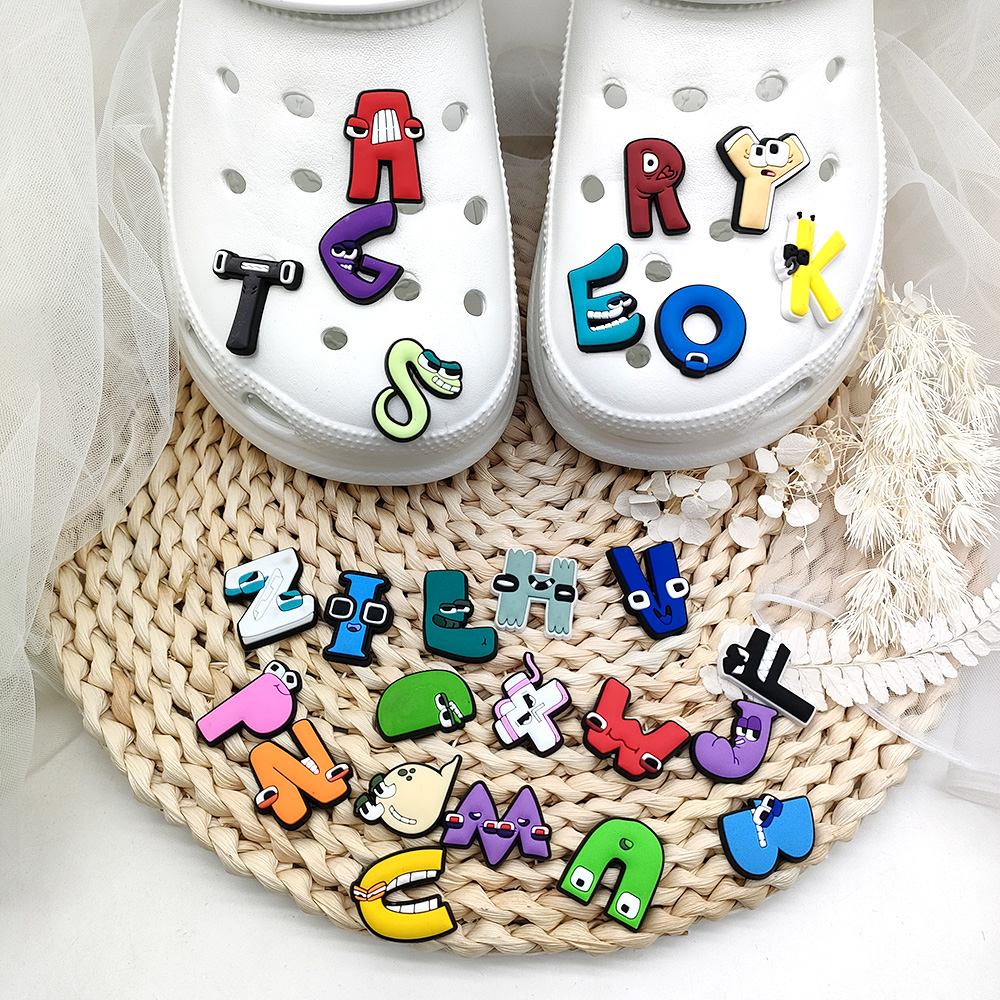 ตัวติดรองเท้า Pvc ตัวอักษรการ์ตูน A-Z สำหรับตกแต่งรองเท้าหัวโต CROCS JIBBITZ ติดง่าย น่ารักๆ