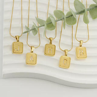 สร้อยตัวอักษร ทรายสีทอง สร้อยคอสเตนเลส 18K จี้ตัวอักษร สีทอง สําหรับผู้หญิง